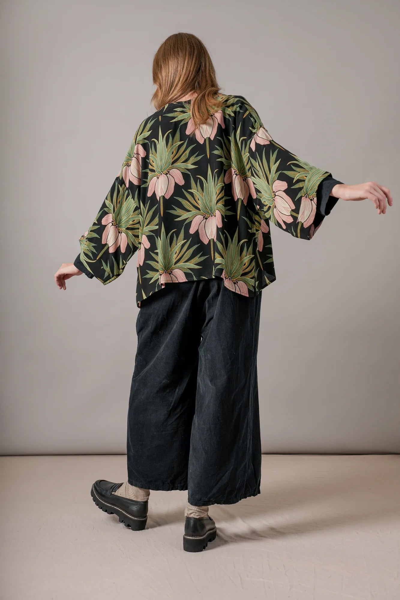 Deco Bud Black Crepe Kimono